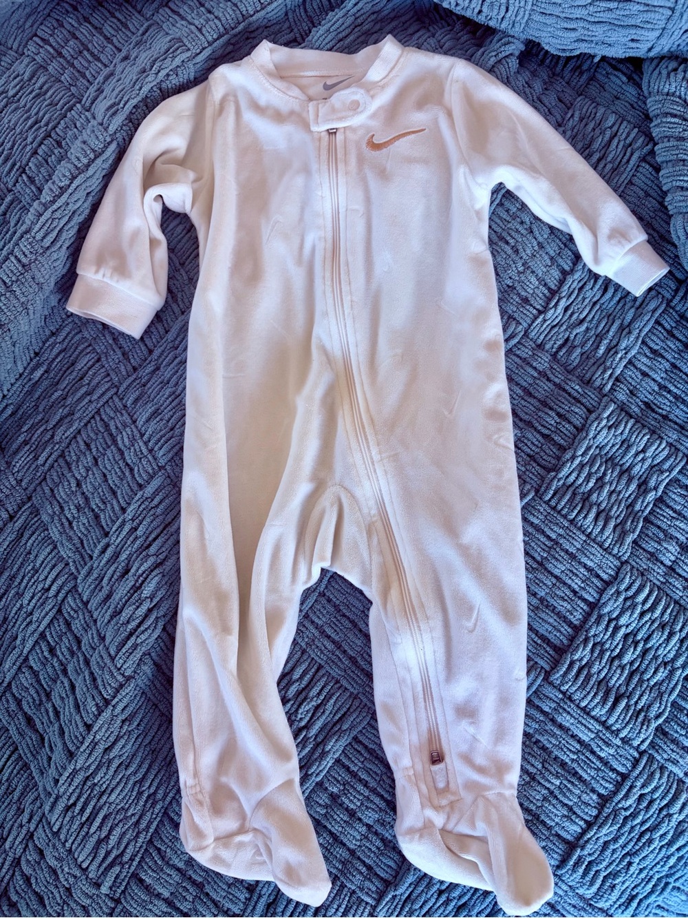 Nike White velour Footed One-Piece Baby Sleeper 9 mo